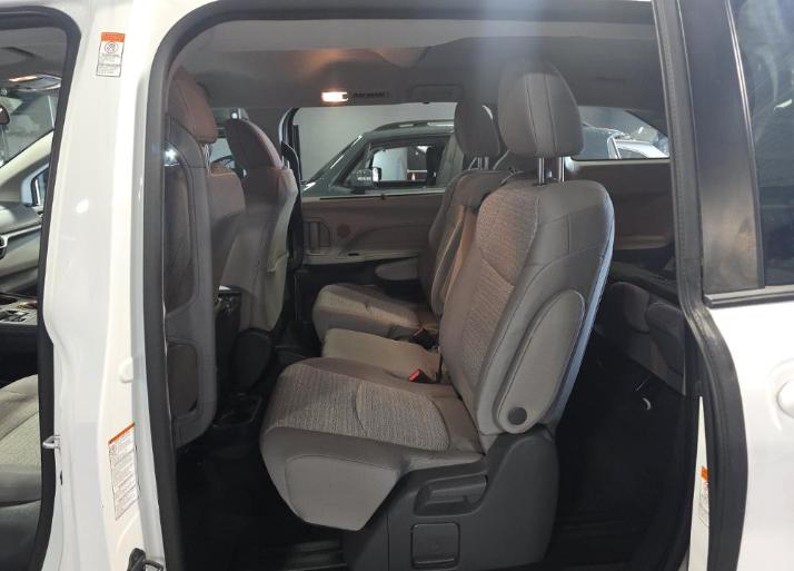 Toyota Sienna LE FWD 8-Passenger (Natl) 2021