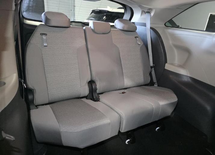 Toyota Sienna LE FWD 8-Passenger (Natl) 2021