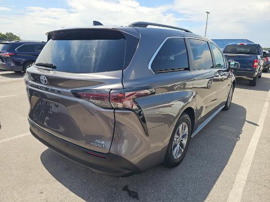 Toyota Sienna XLE FWD 8-Passenger (Natl) 2023