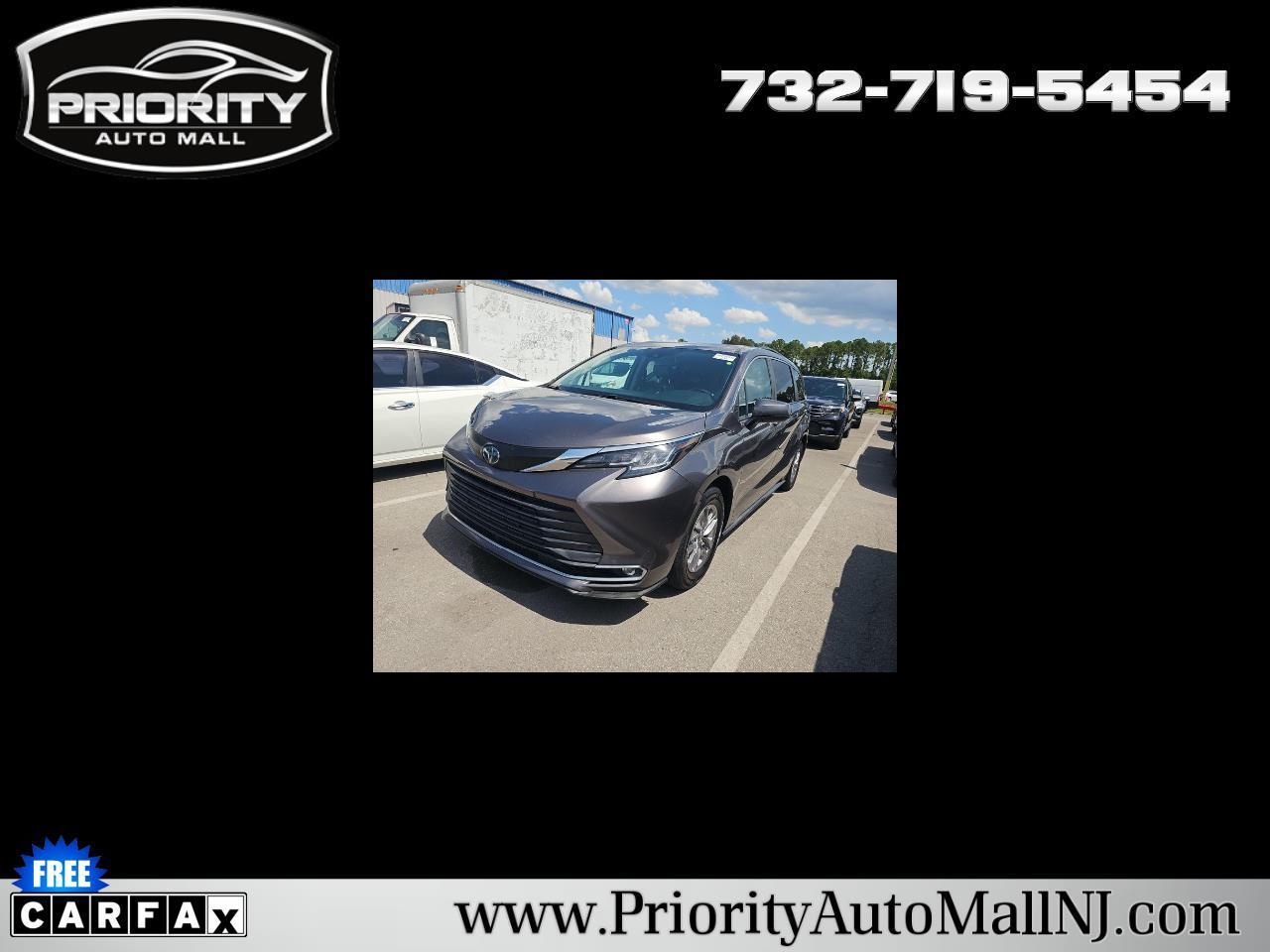 Toyota Sienna XLE FWD 8-Passenger (Natl) 2023