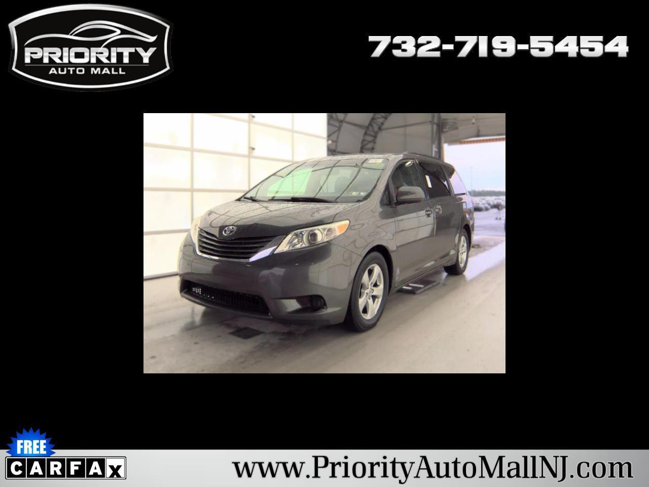 2017 Toyota Sienna LE FWD 8-Passenger (Natl)
