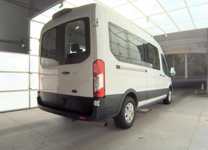 Ford Transit Passenger Wagon  2023