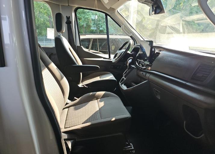Ford Transit Passenger Wagon  2023