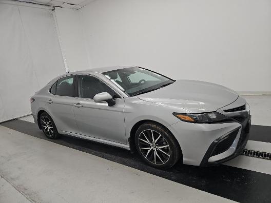 Toyota Camry SE 2023
