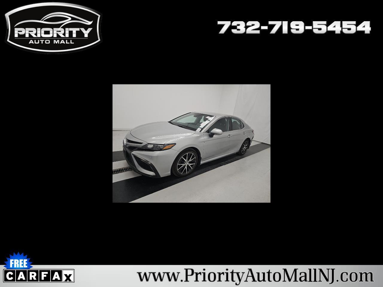 Toyota Camry SE 2023