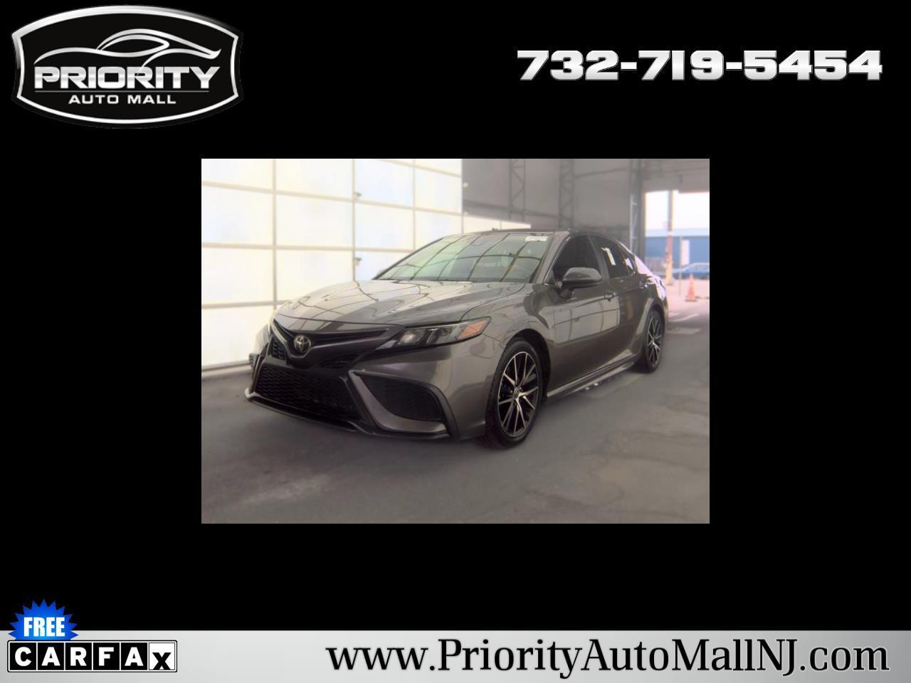 Toyota Camry SE Auto (Natl) 2021