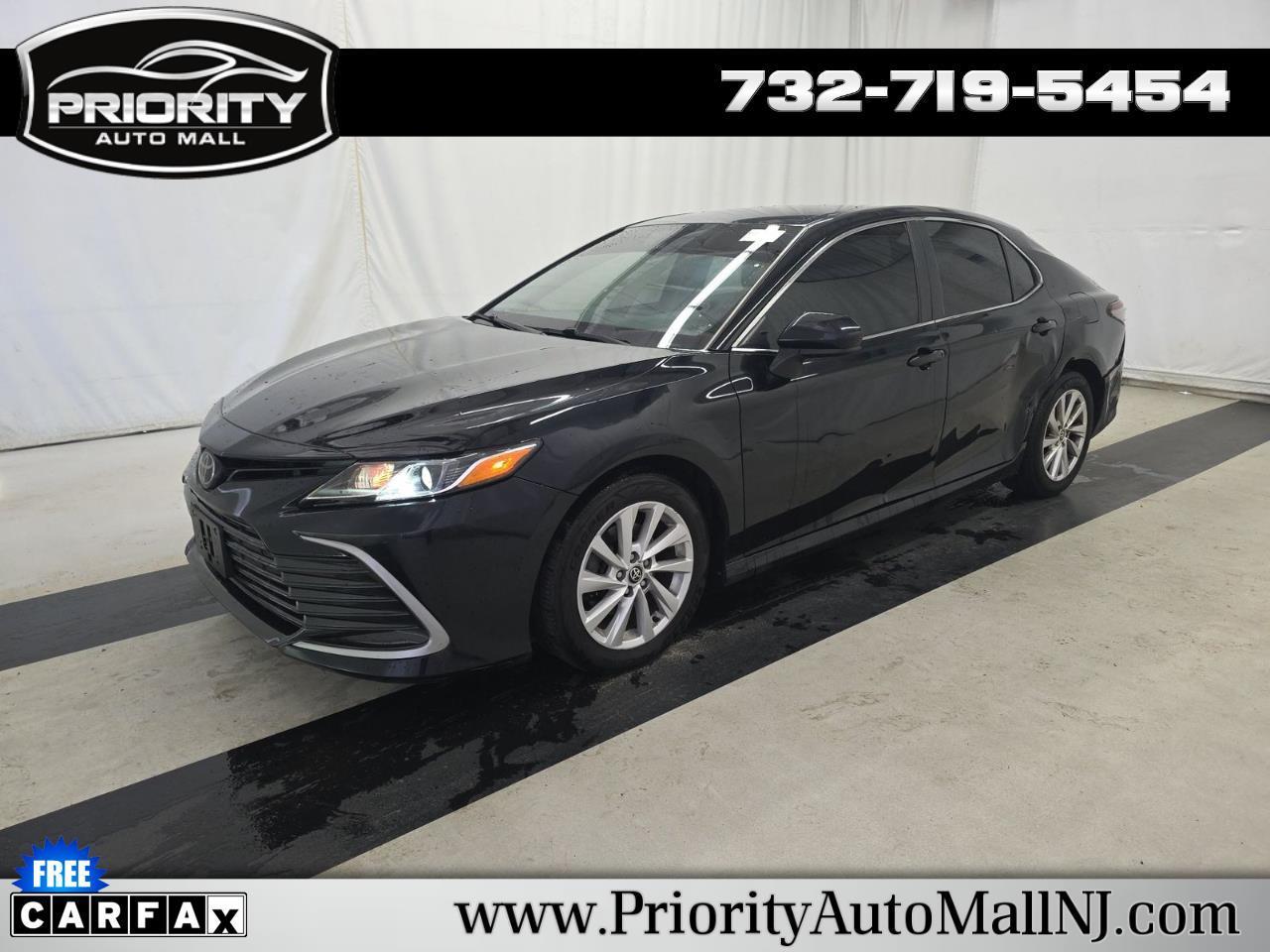Toyota Camry LE Auto (Natl) 2022