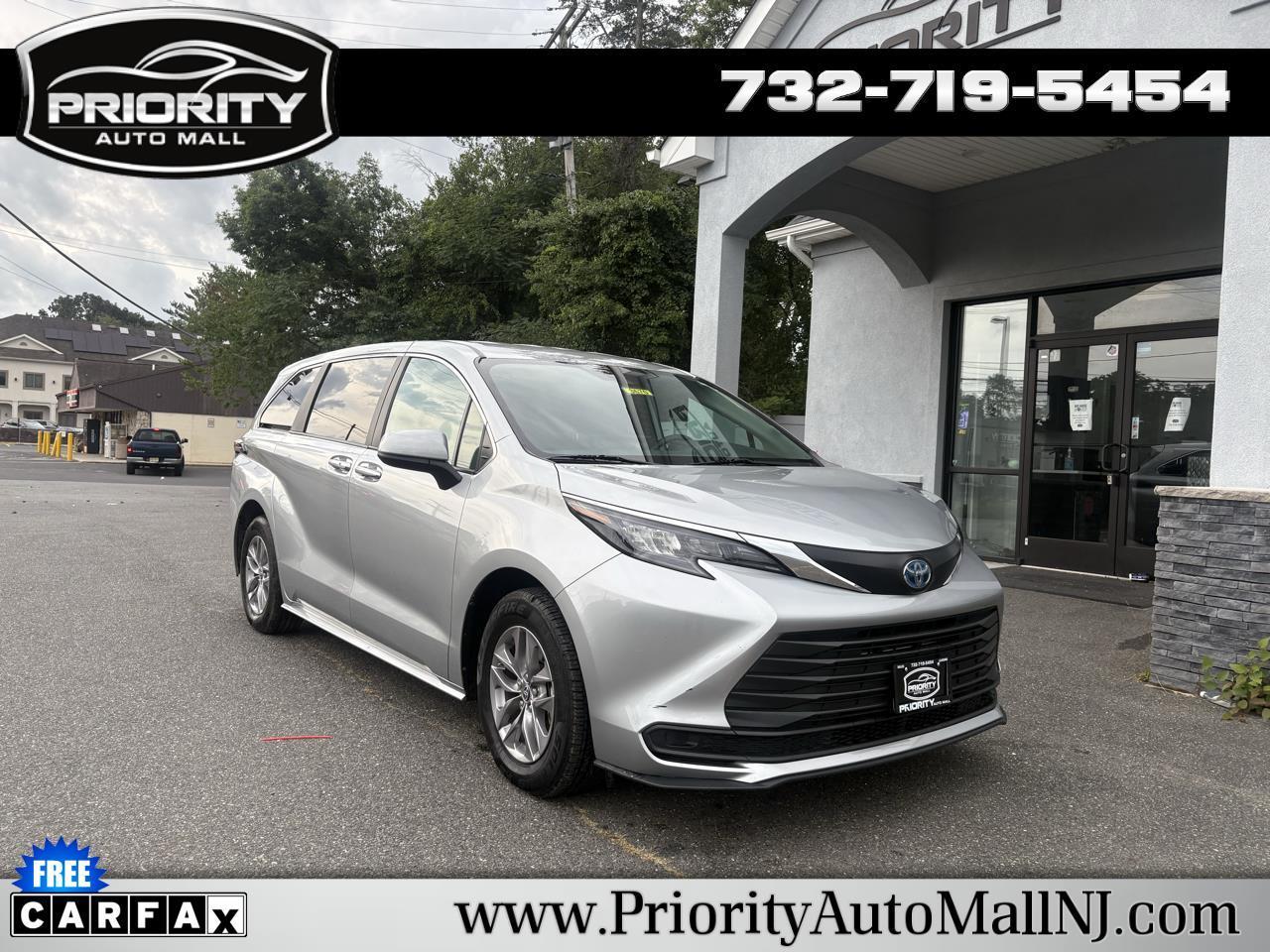 Toyota Sienna LE FWD 8-Passenger (Natl) 2025