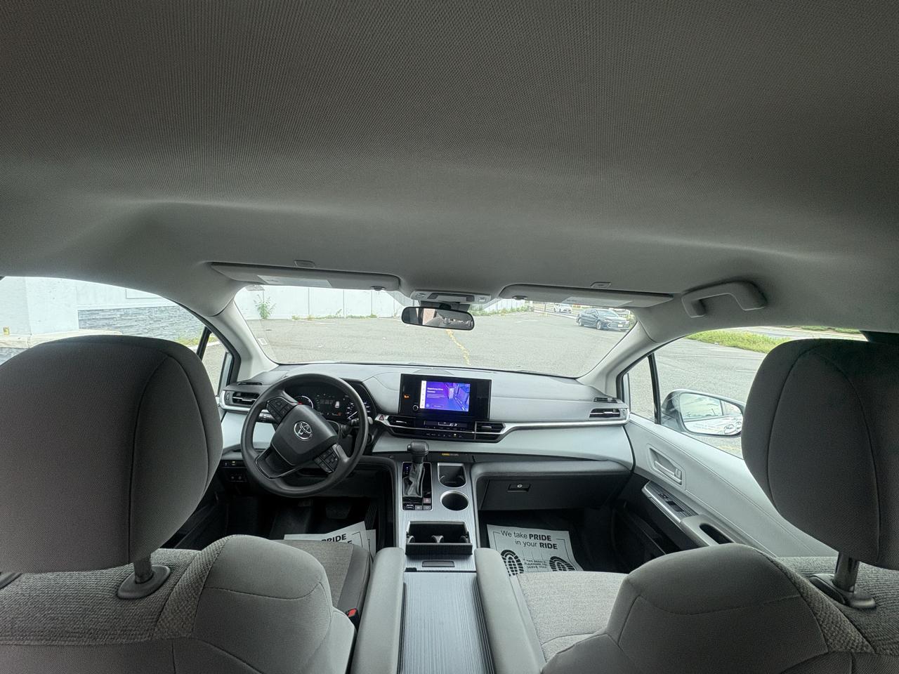 Toyota Sienna LE FWD 8-Passenger (Natl) 2025
