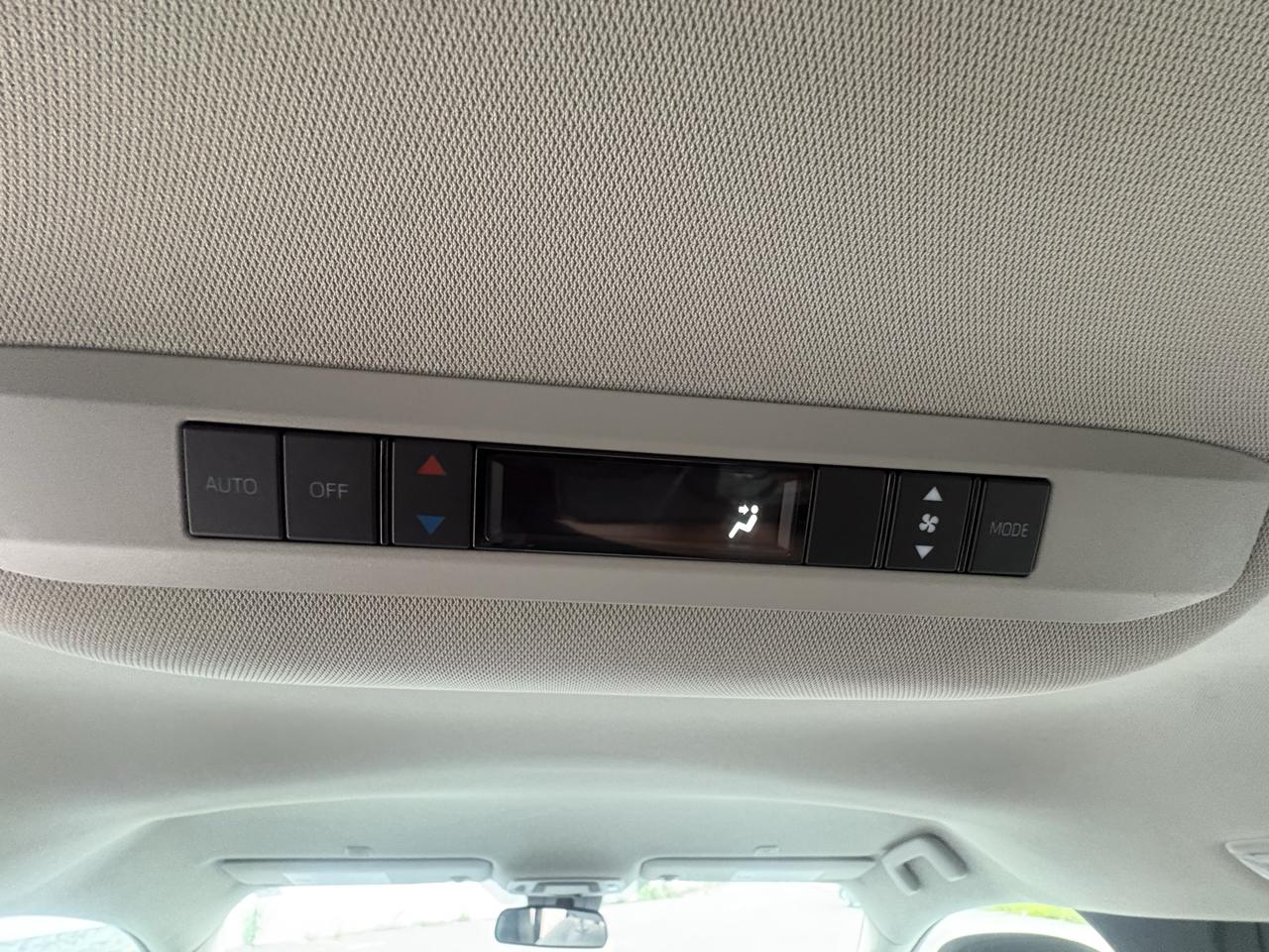 Toyota Sienna LE FWD 8-Passenger (Natl) 2025