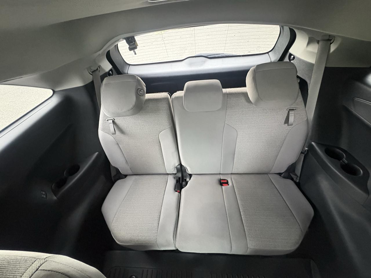 Toyota Sienna LE FWD 8-Passenger (Natl) 2025