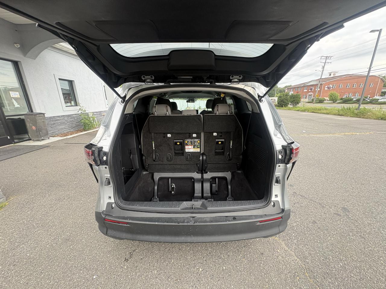 Toyota Sienna LE FWD 8-Passenger (Natl) 2025