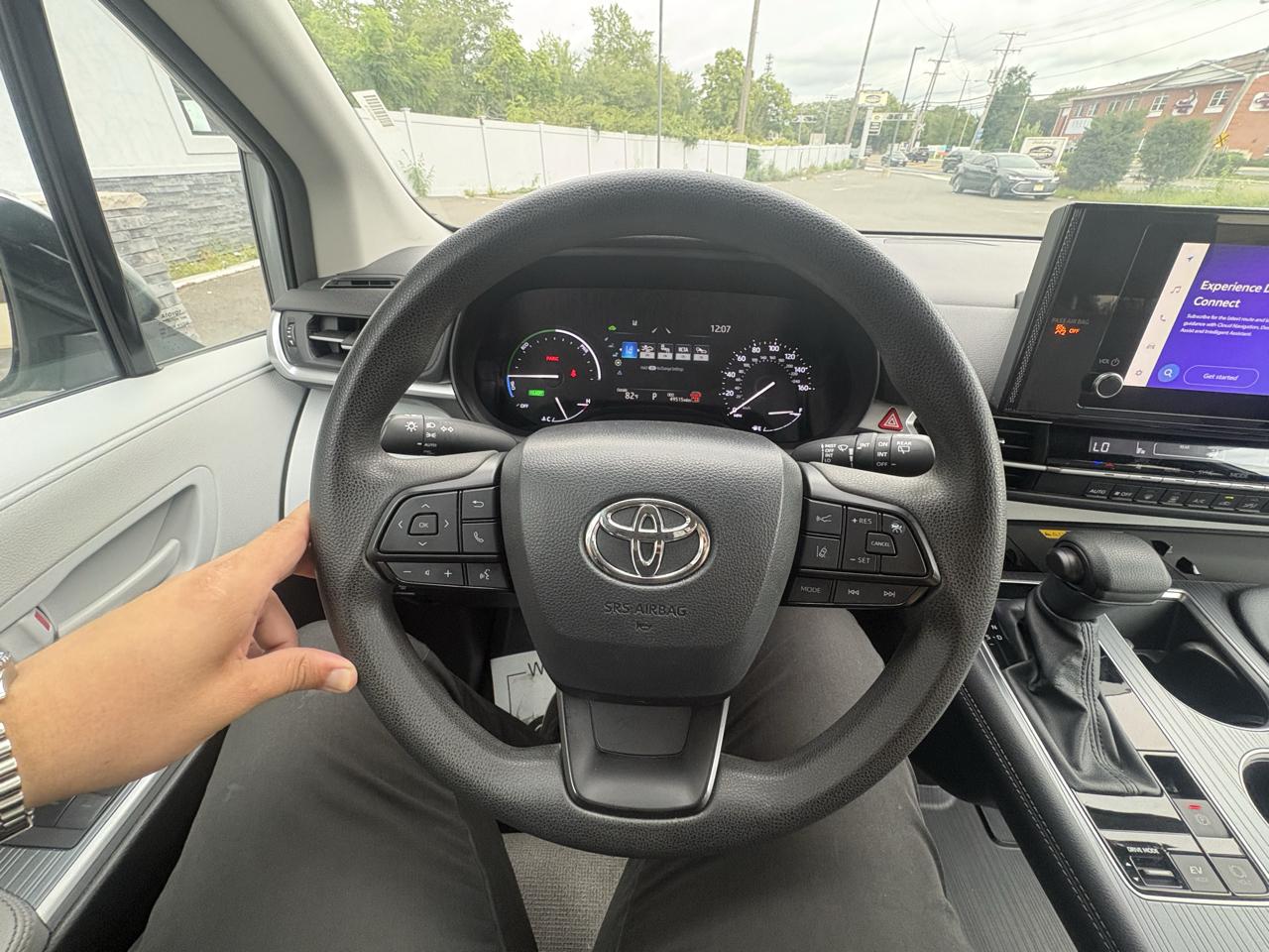 Toyota Sienna LE FWD 8-Passenger (Natl) 2025
