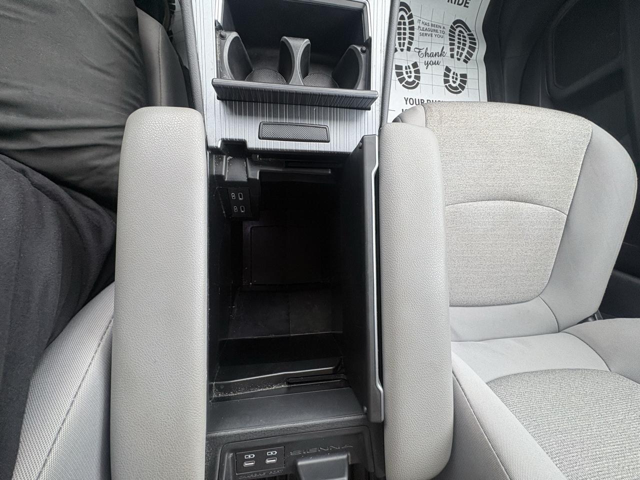 Toyota Sienna LE FWD 8-Passenger (Natl) 2025