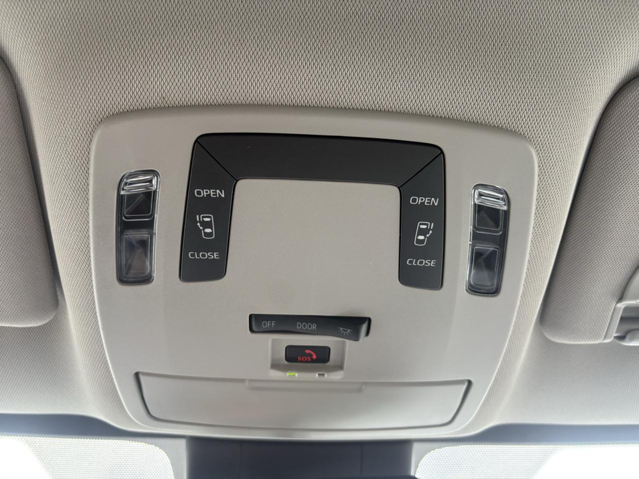 Toyota Sienna LE FWD 8-Passenger (Natl) 2025