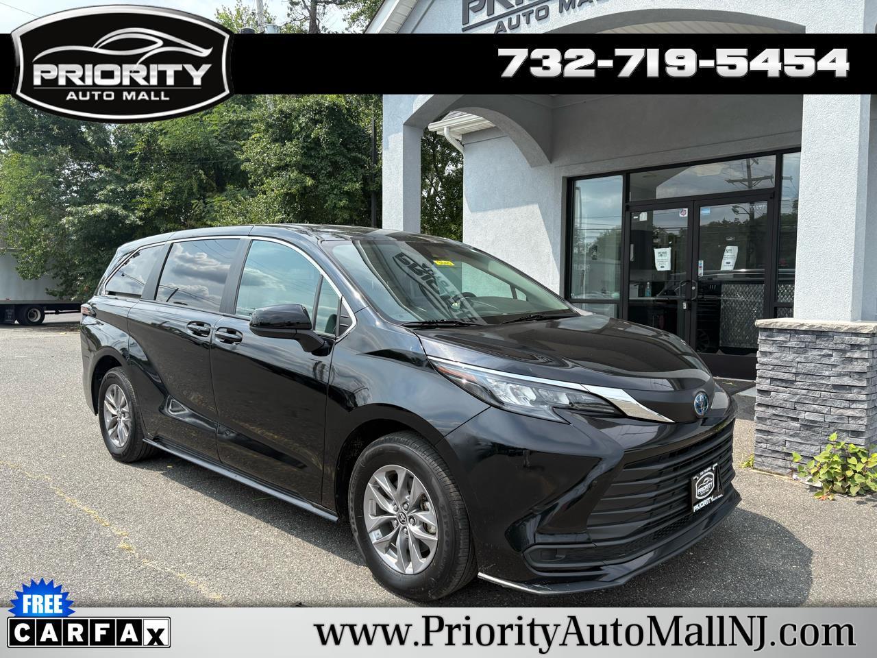 Toyota Sienna LE FWD 8-Passenger (Natl) 2025