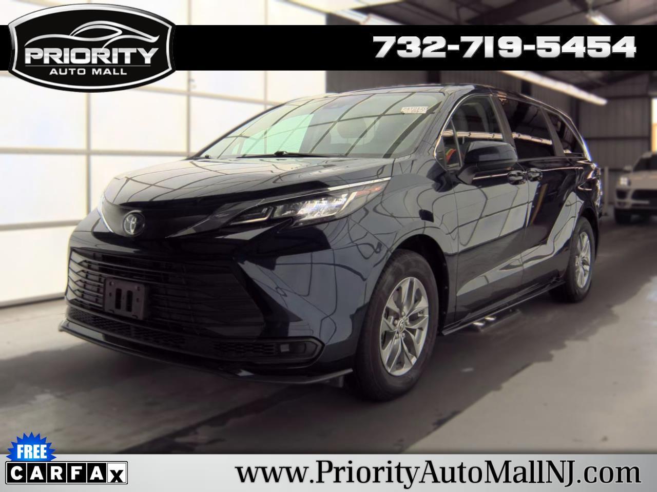 Toyota Sienna LE FWD 8-Passenger (Natl) 2023