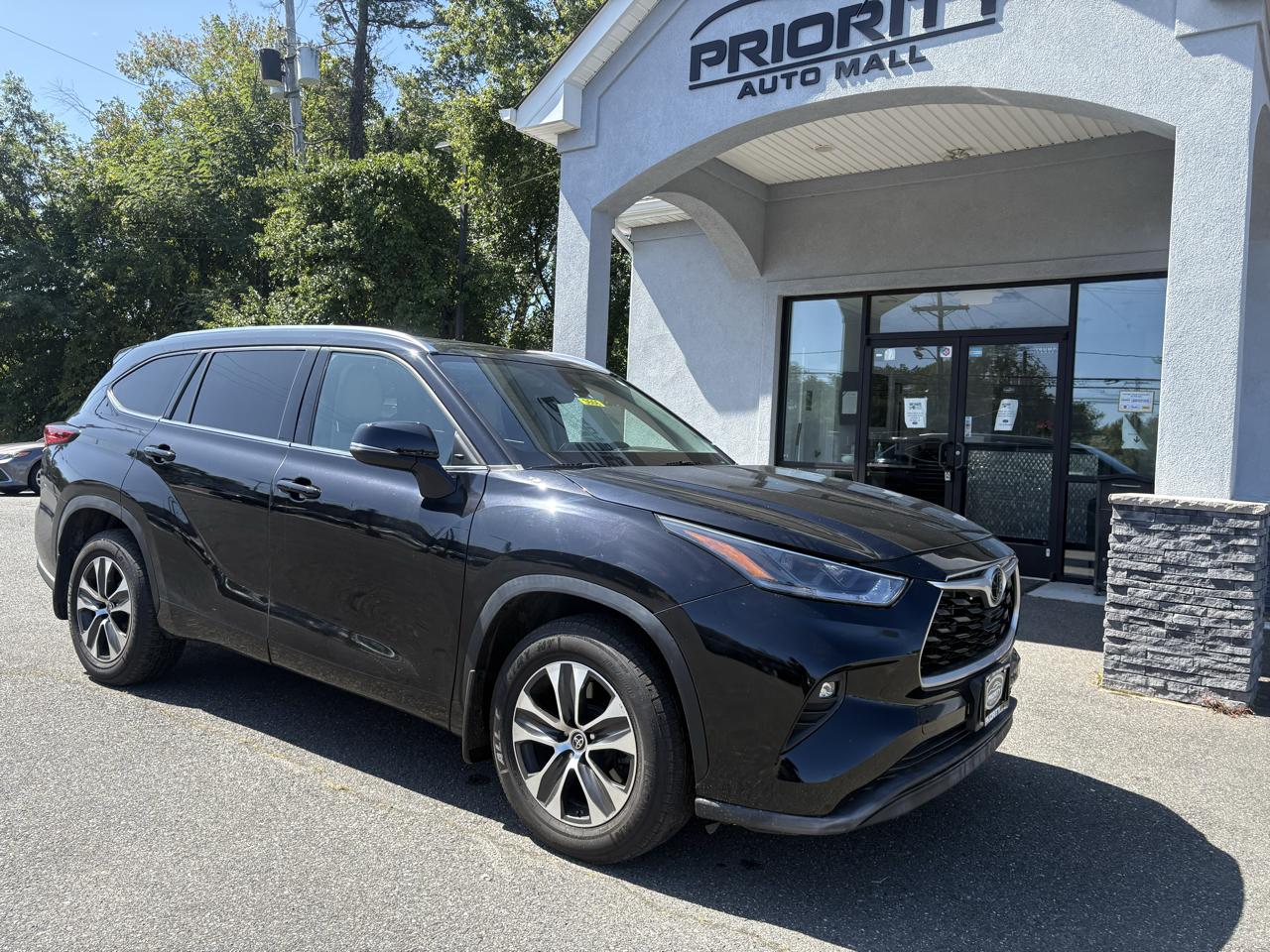 Toyota Highlander XLE AWD (Natl) 2021