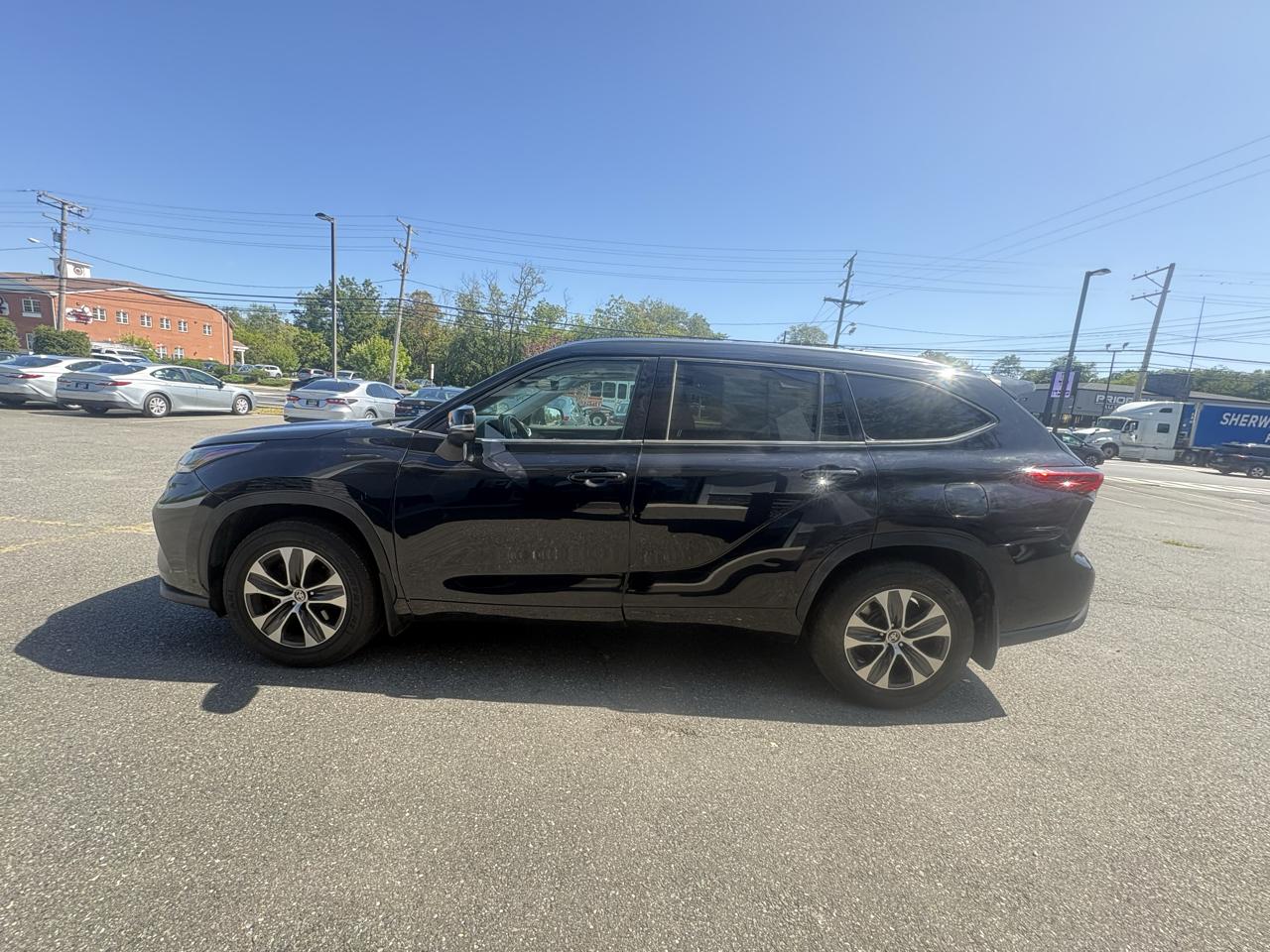 Toyota Highlander XLE AWD (Natl) 2021
