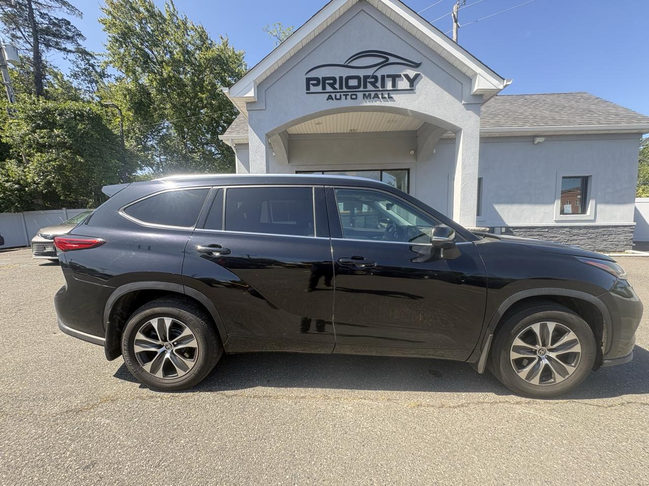 Toyota Highlander XLE AWD (Natl) 2021