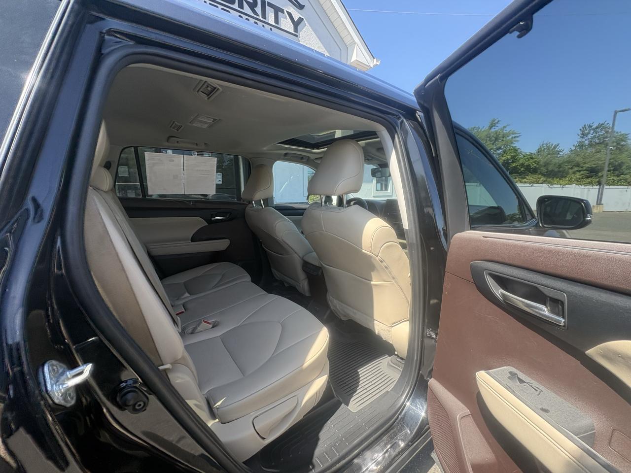Toyota Highlander XLE AWD (Natl) 2021