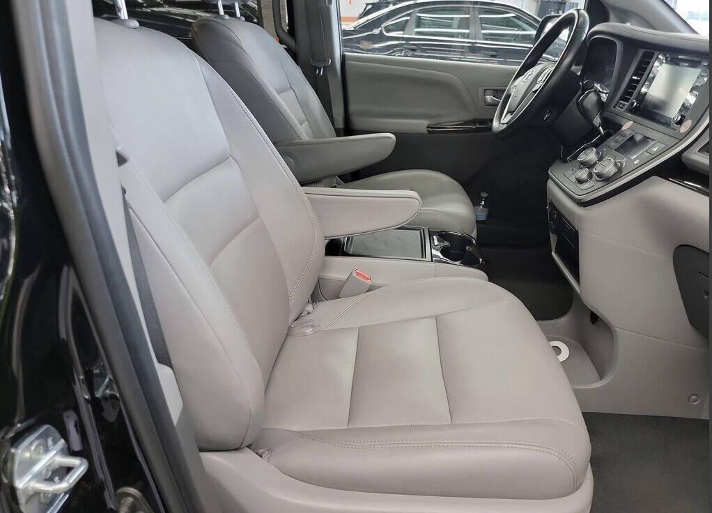 Toyota Sienna XLE 2020