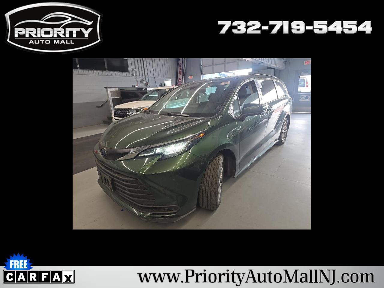 Toyota Sienna LE FWD 8-Passenger (Natl) 2022