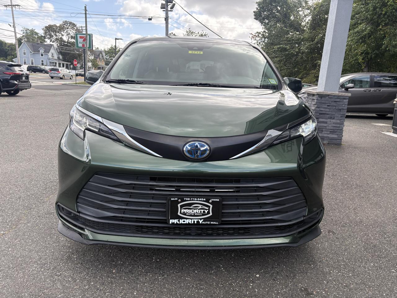 Toyota Sienna LE FWD 8-Passenger (Natl) 2022