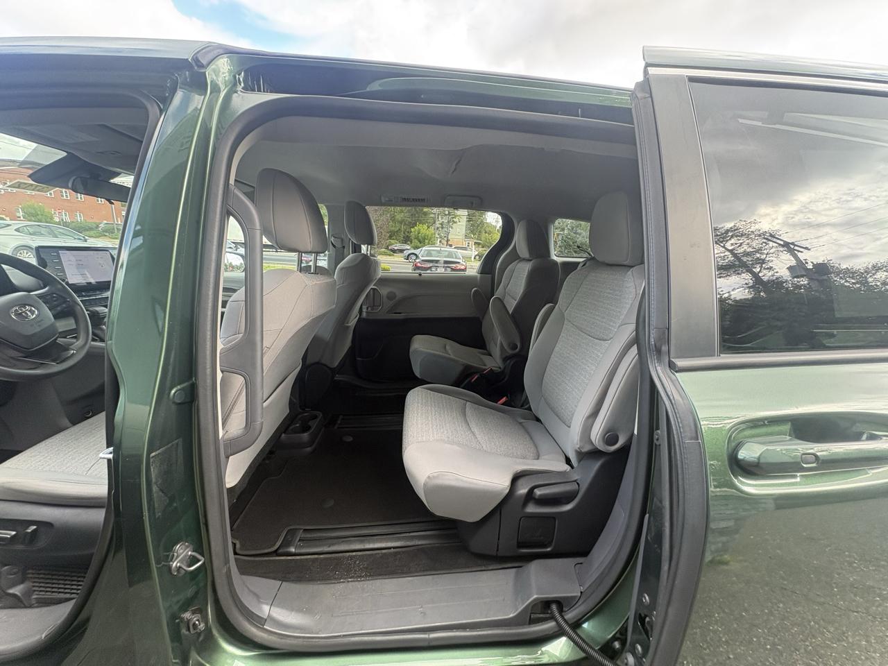 Toyota Sienna LE FWD 8-Passenger (Natl) 2022