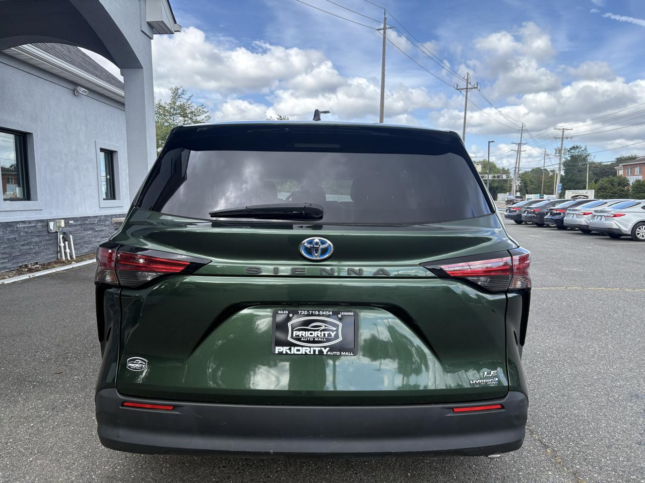 Toyota Sienna LE FWD 8-Passenger (Natl) 2022