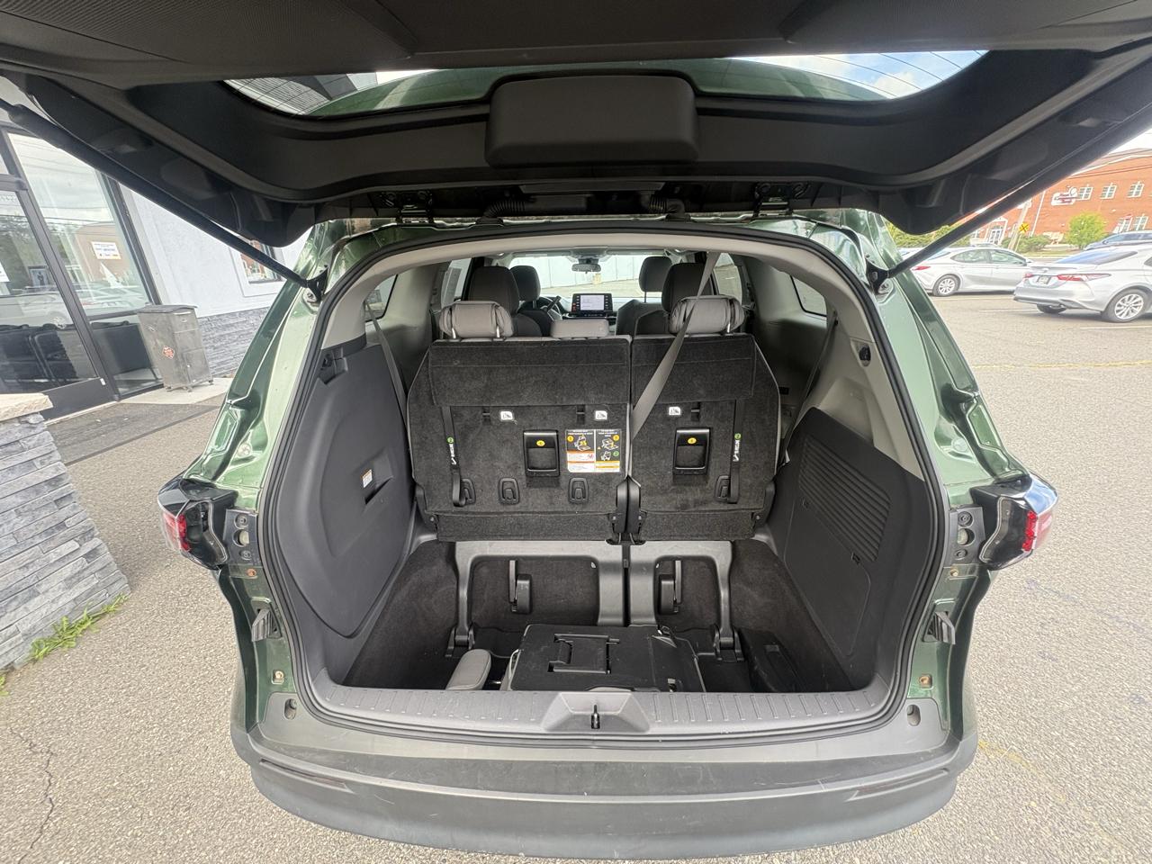 Toyota Sienna LE FWD 8-Passenger (Natl) 2022