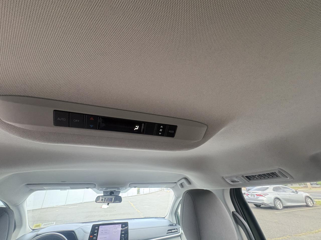 Toyota Sienna LE FWD 8-Passenger (Natl) 2022