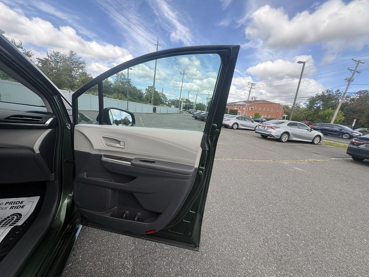 Toyota Sienna LE FWD 8-Passenger (Natl) 2022