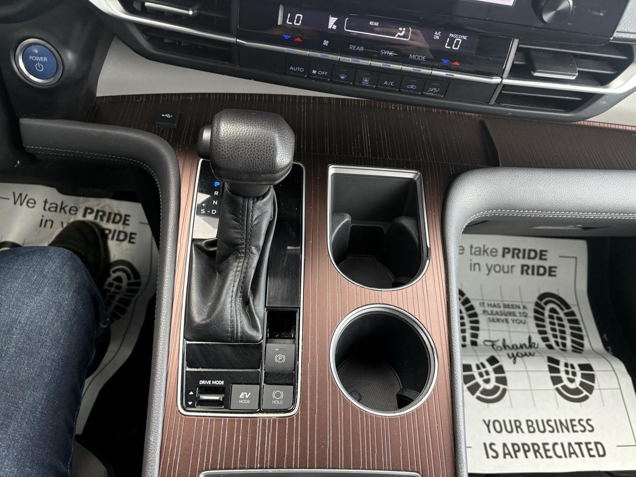 Toyota Sienna LE FWD 8-Passenger (Natl) 2022