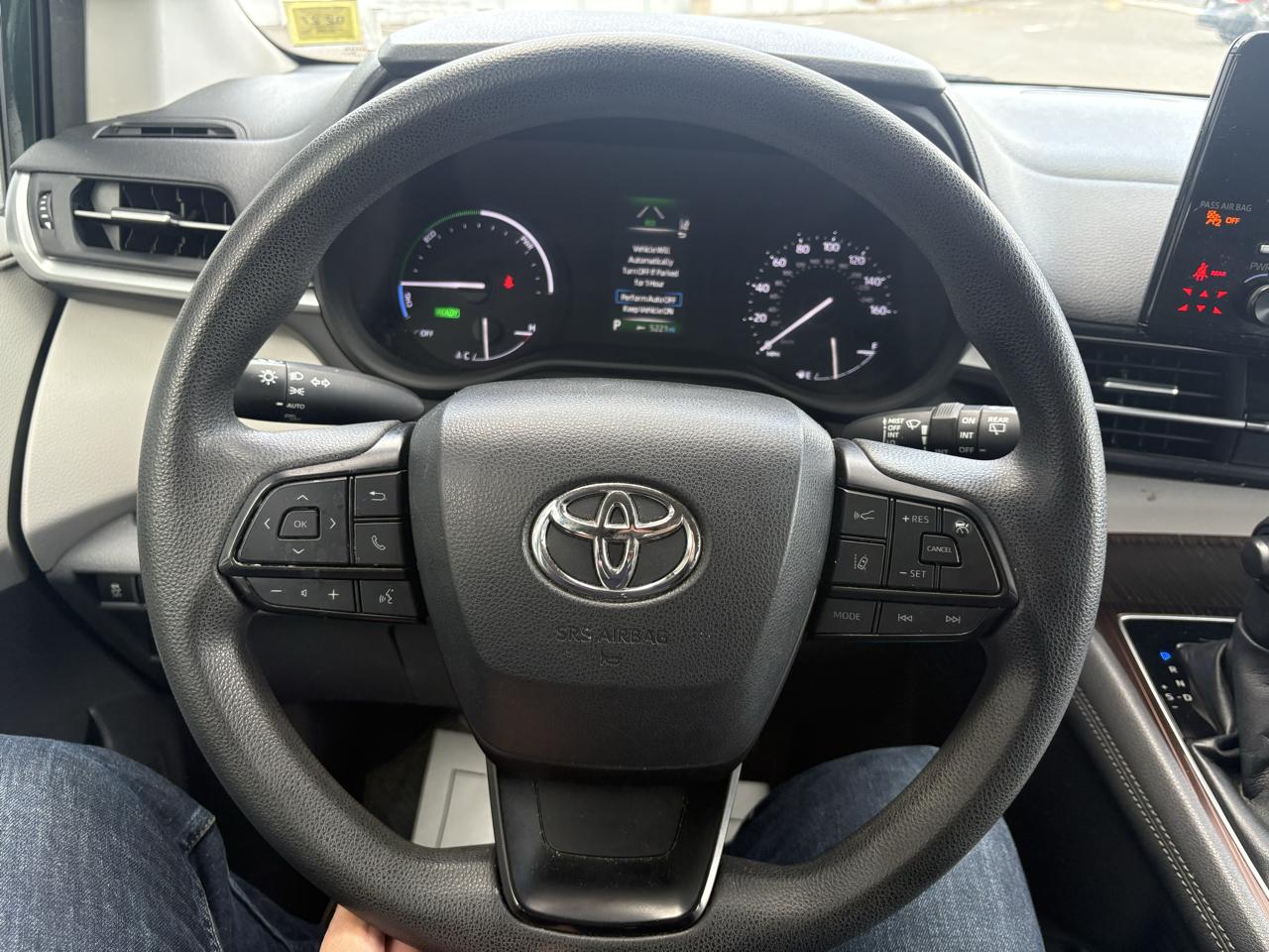 Toyota Sienna LE FWD 8-Passenger (Natl) 2022