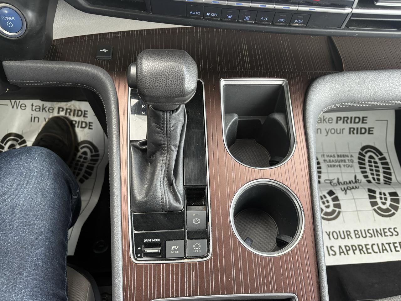 Toyota Sienna LE FWD 8-Passenger (Natl) 2022