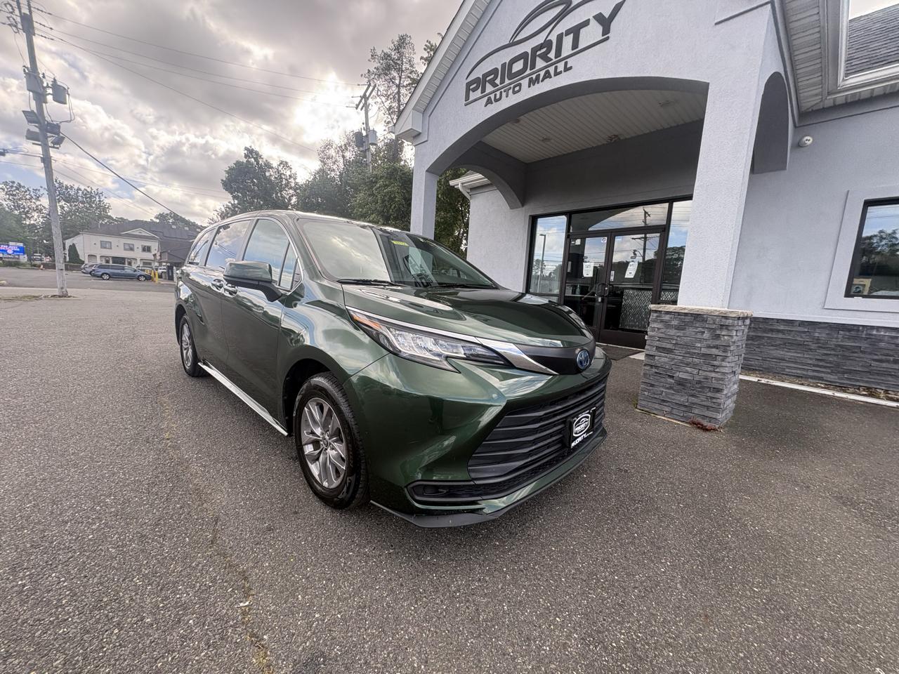 Toyota Sienna LE FWD 8-Passenger (Natl) 2022