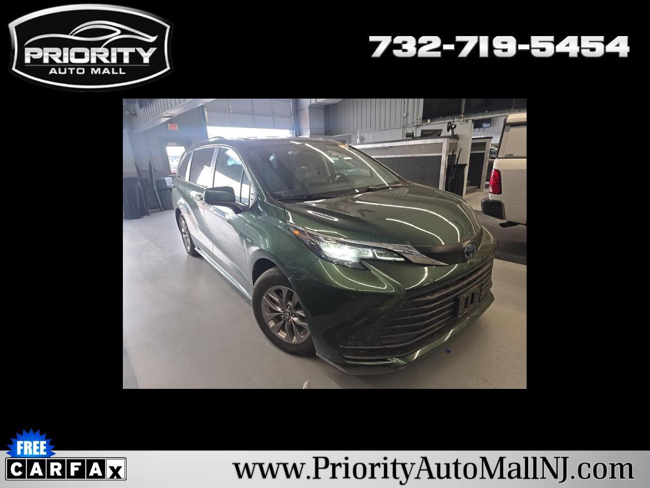 Toyota Sienna LE FWD 8-Passenger (Natl) 2022