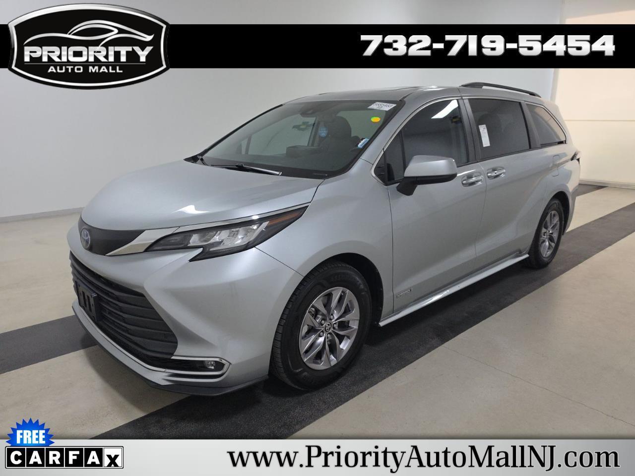 Toyota Sienna XLE FWD 8-Passenger (Natl) 2021