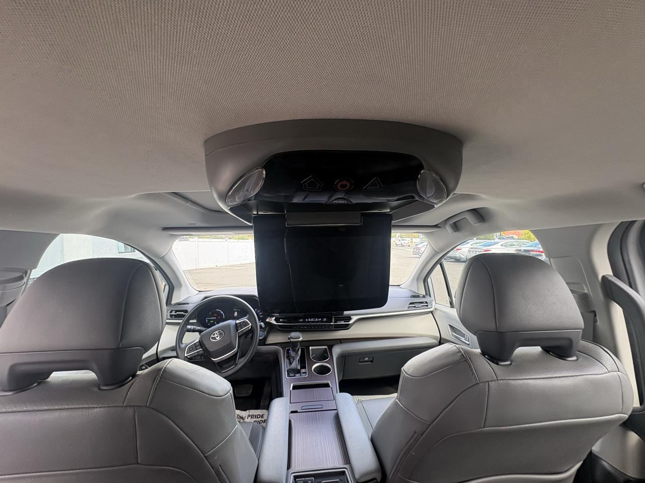 Toyota Sienna XLE FWD 8-Passenger (Natl) 2021