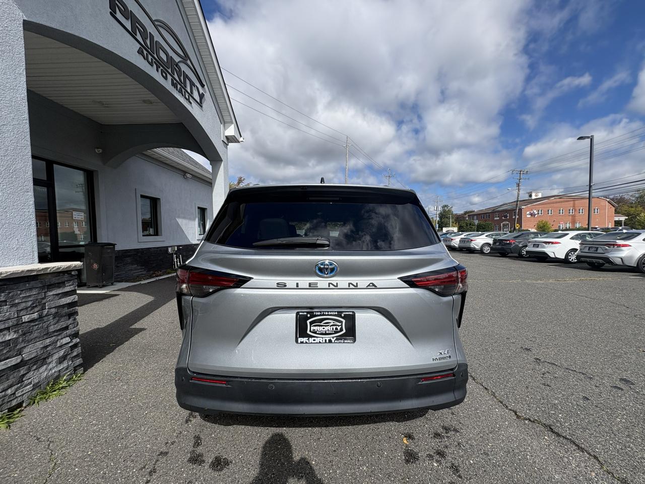 Toyota Sienna XLE FWD 8-Passenger (Natl) 2021