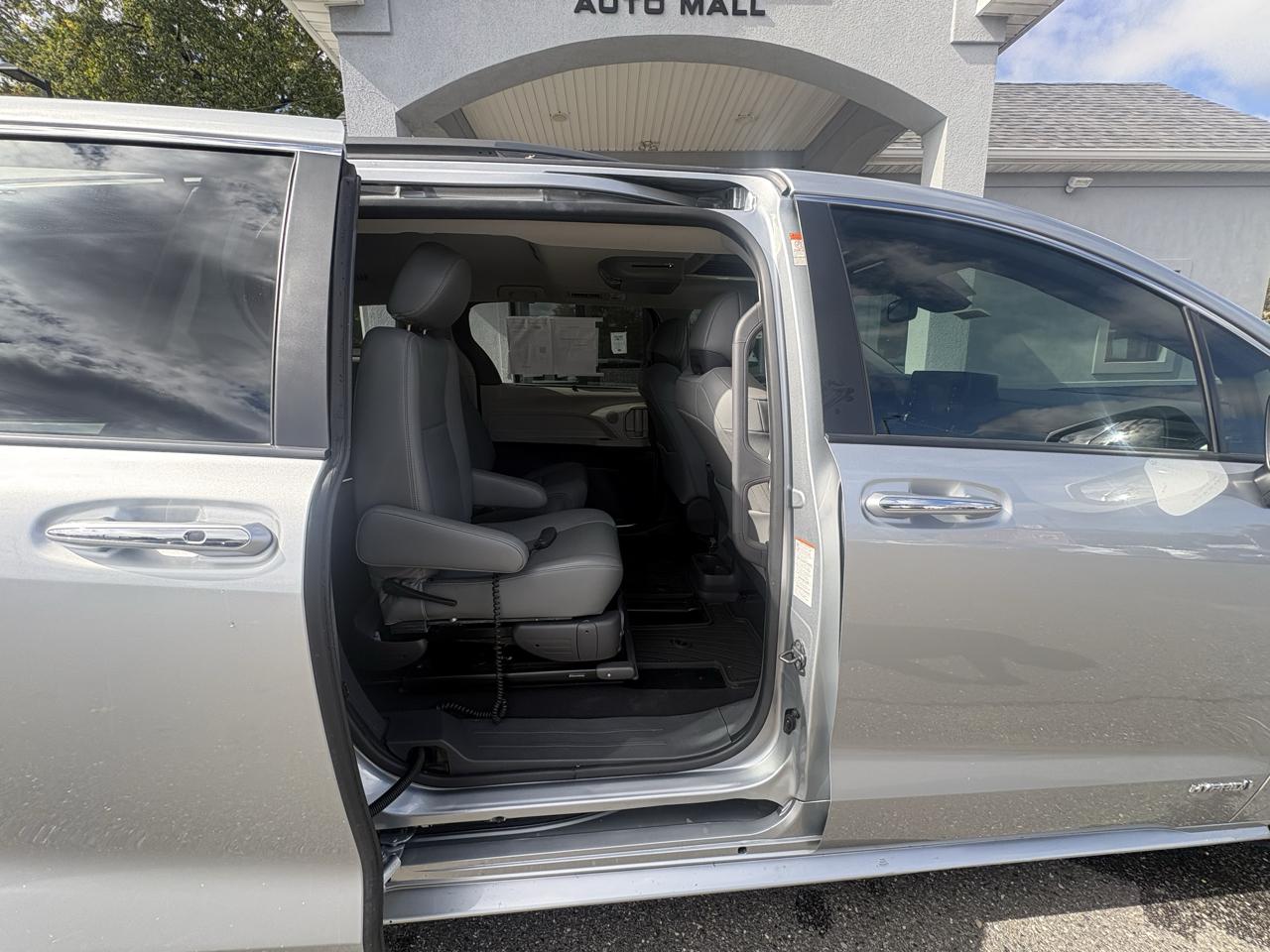 Toyota Sienna XLE FWD 8-Passenger (Natl) 2021
