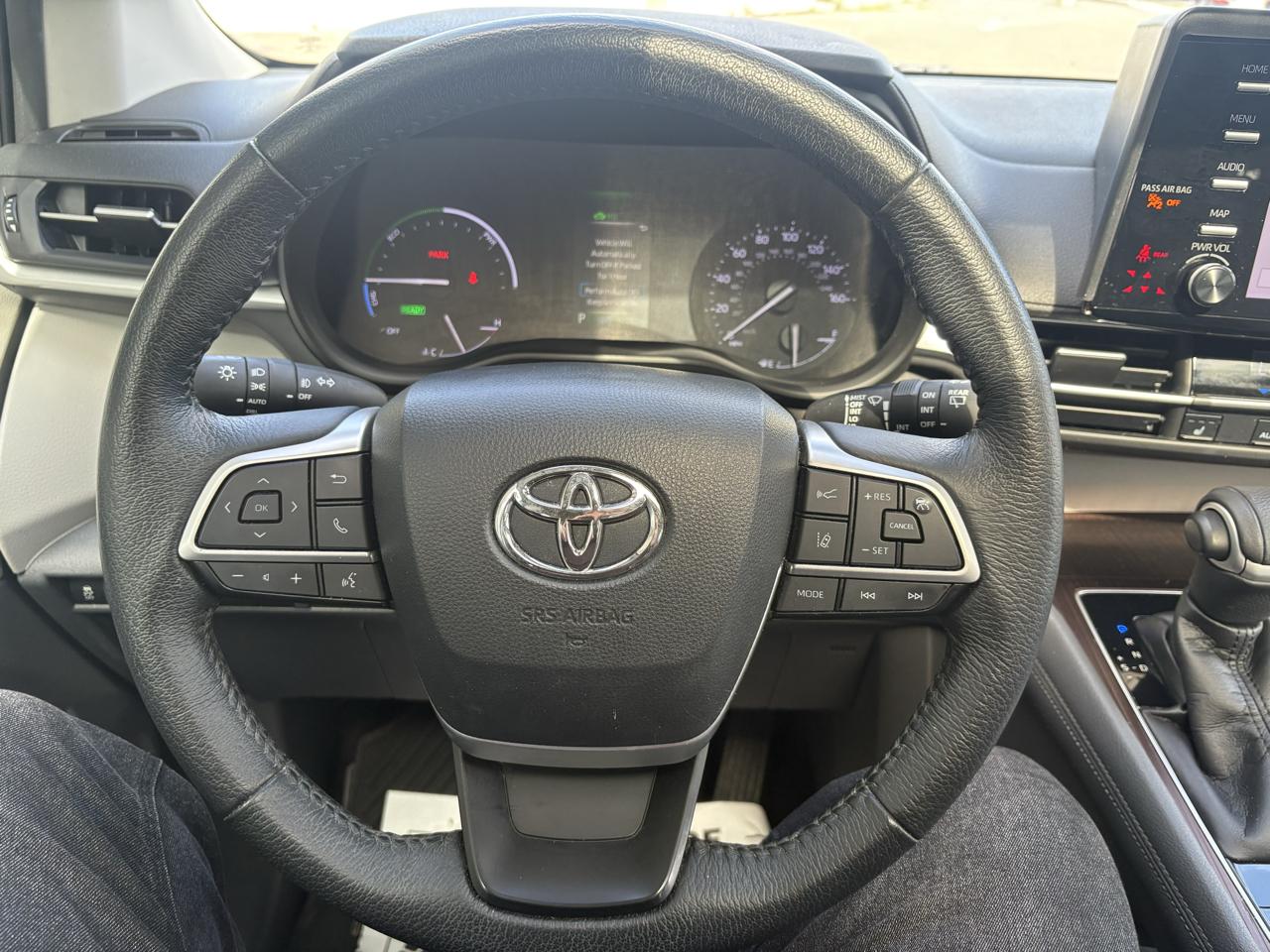Toyota Sienna XLE FWD 8-Passenger (Natl) 2021