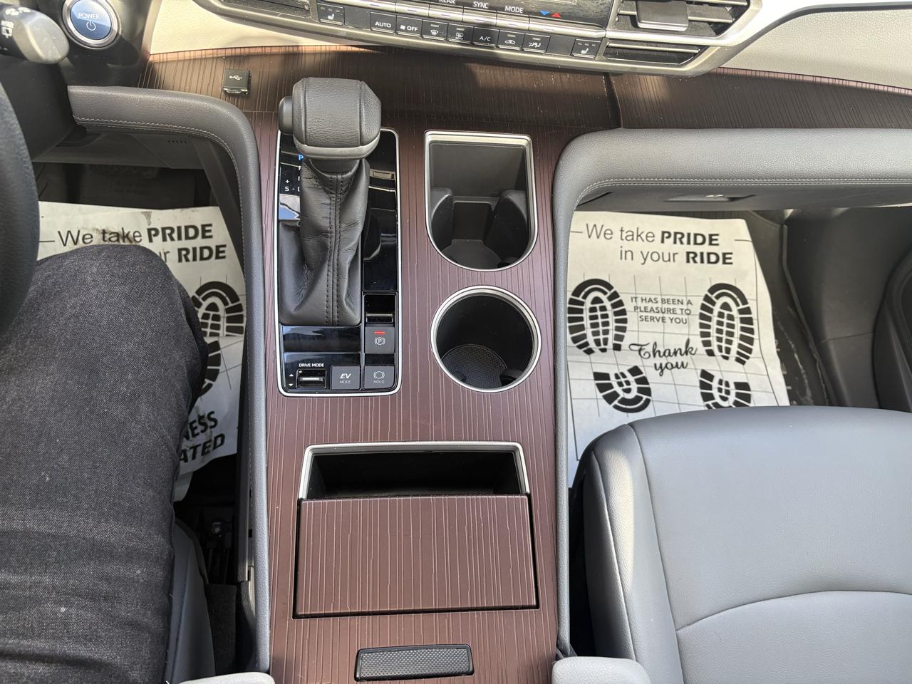 Toyota Sienna XLE FWD 8-Passenger (Natl) 2021