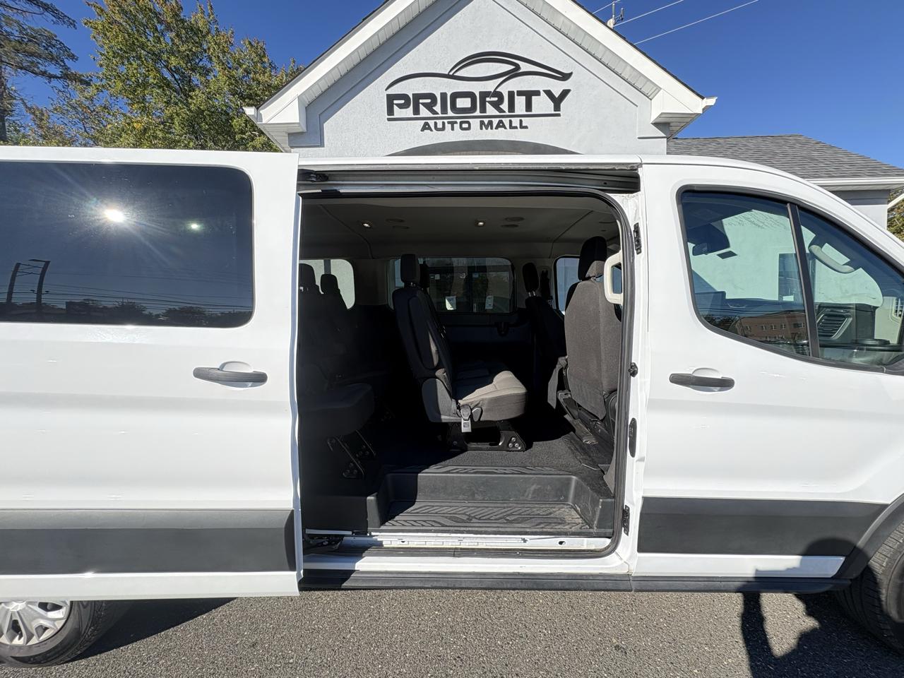 Ford Transit Passenger Wagon T-350 148" Low Roof XLT RWD 2024