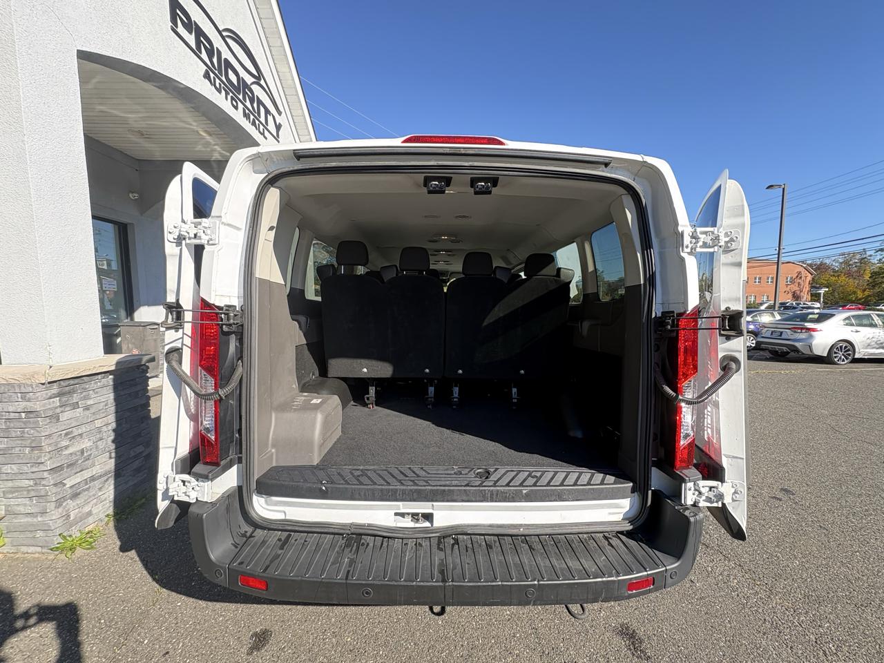 Ford Transit Passenger Wagon T-350 148" Low Roof XLT RWD 2024