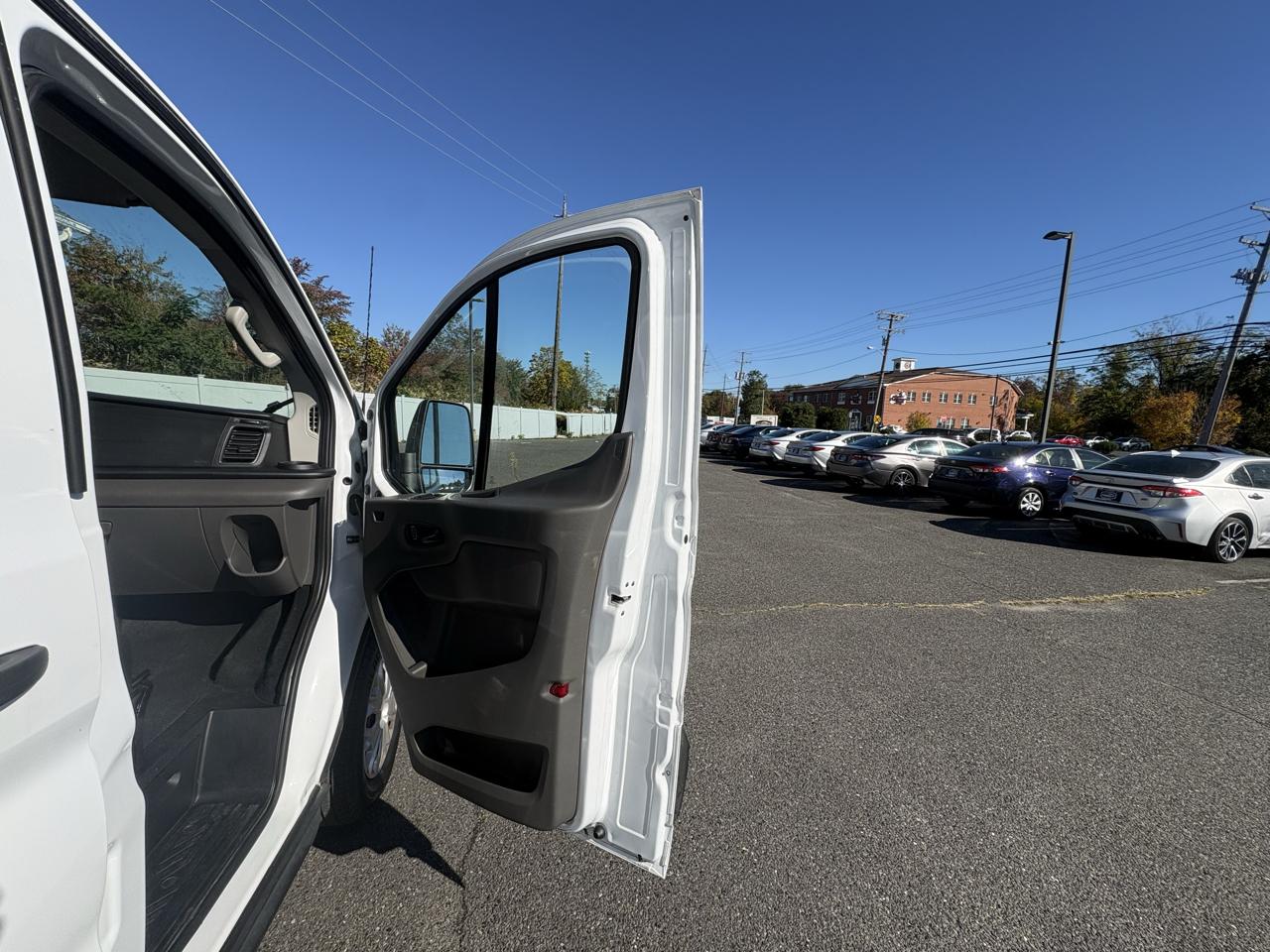 Ford Transit Passenger Wagon T-350 148" Low Roof XLT RWD 2024