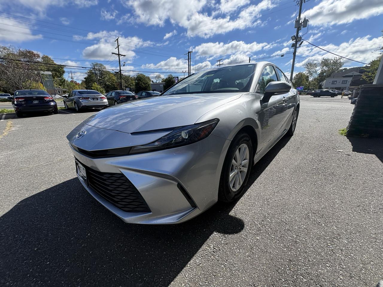 Toyota Camry XLE Hyb 4D Sedan FWD 2025