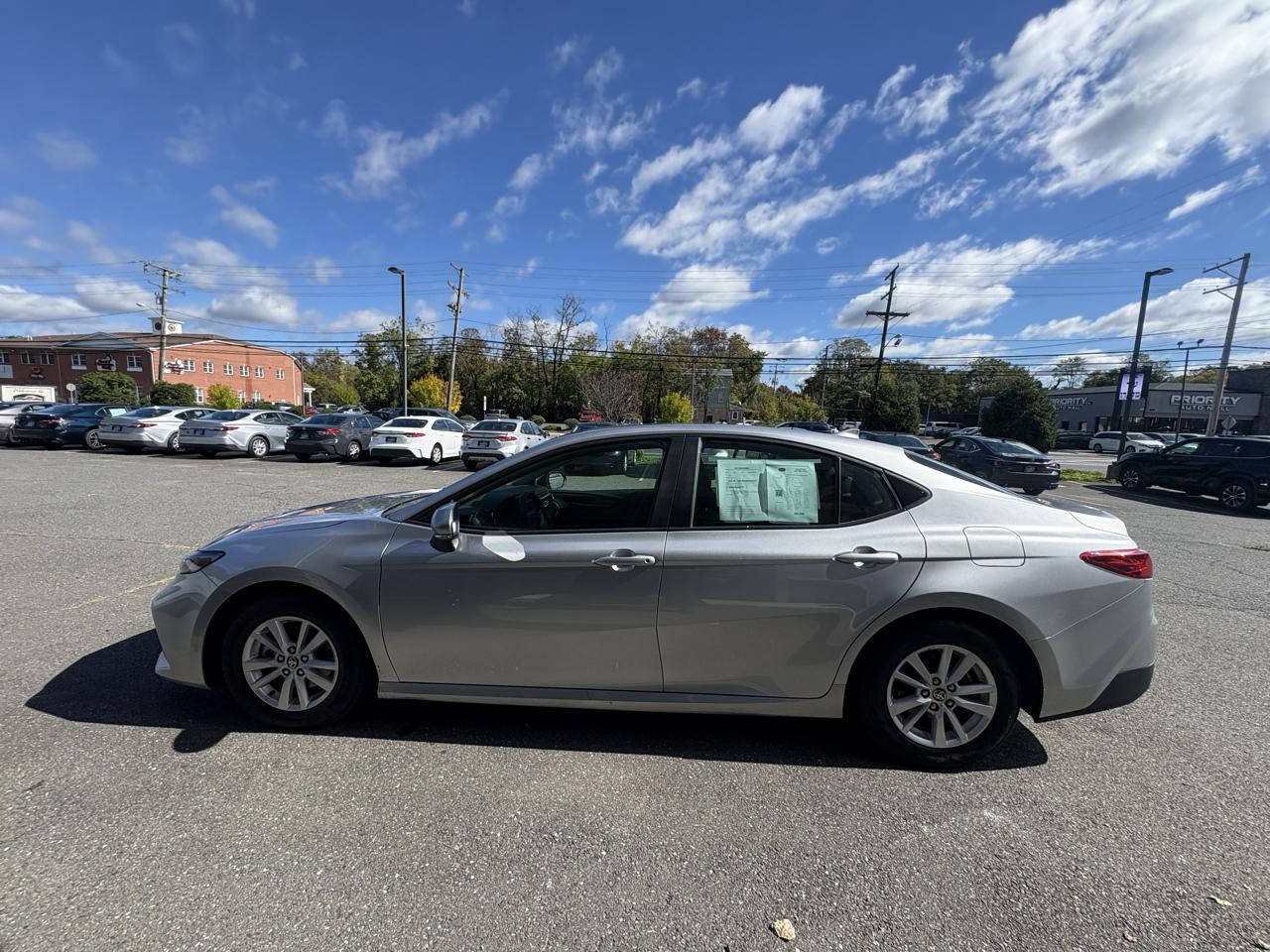 Toyota Camry XLE Hyb 4D Sedan FWD 2025