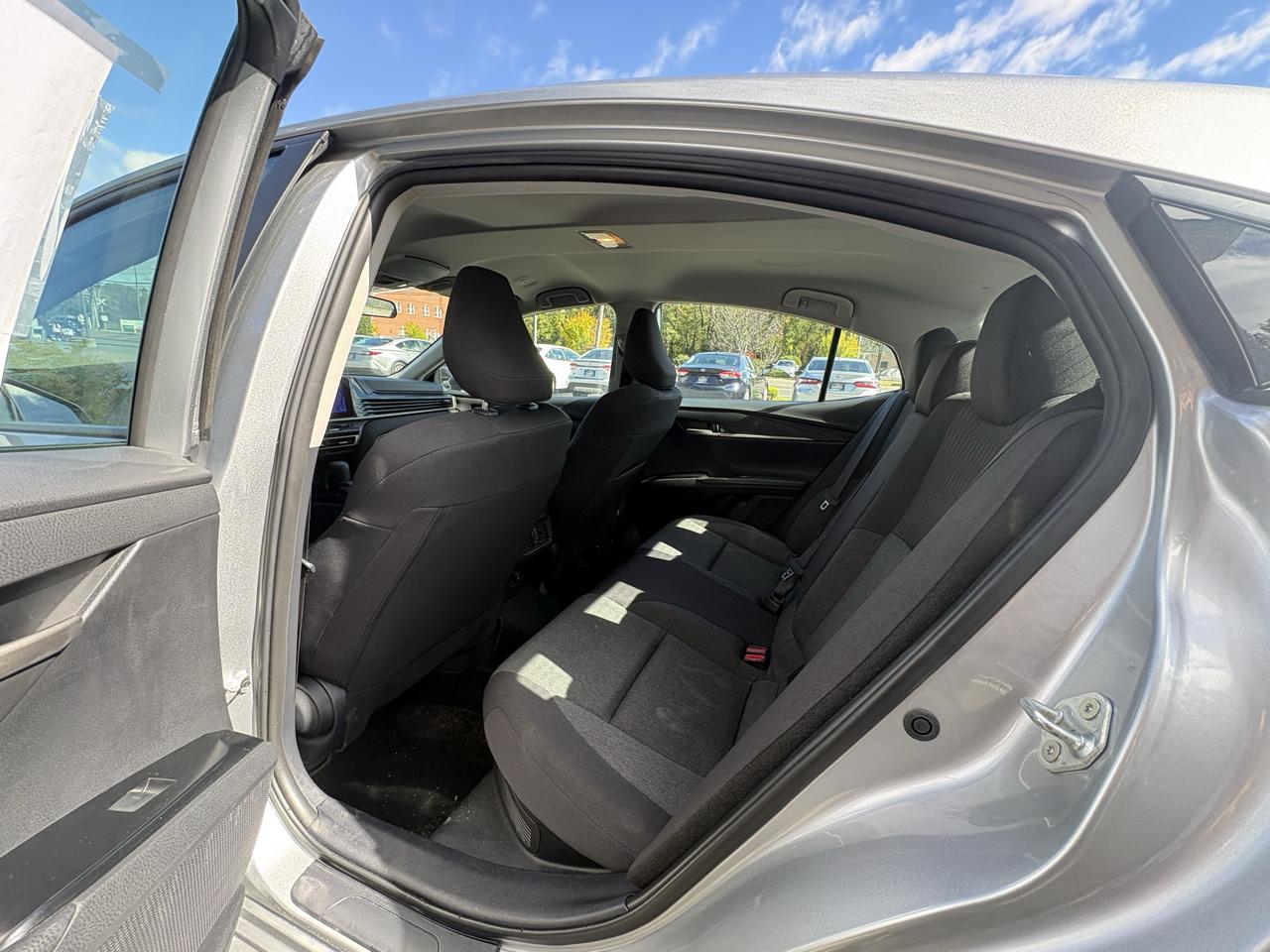 Toyota Camry XLE Hyb 4D Sedan FWD 2025